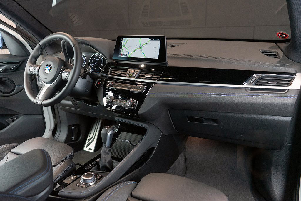 BMW X1 xDrive 25e M-Sport / Connected / Läder / Drag/ 19 tum