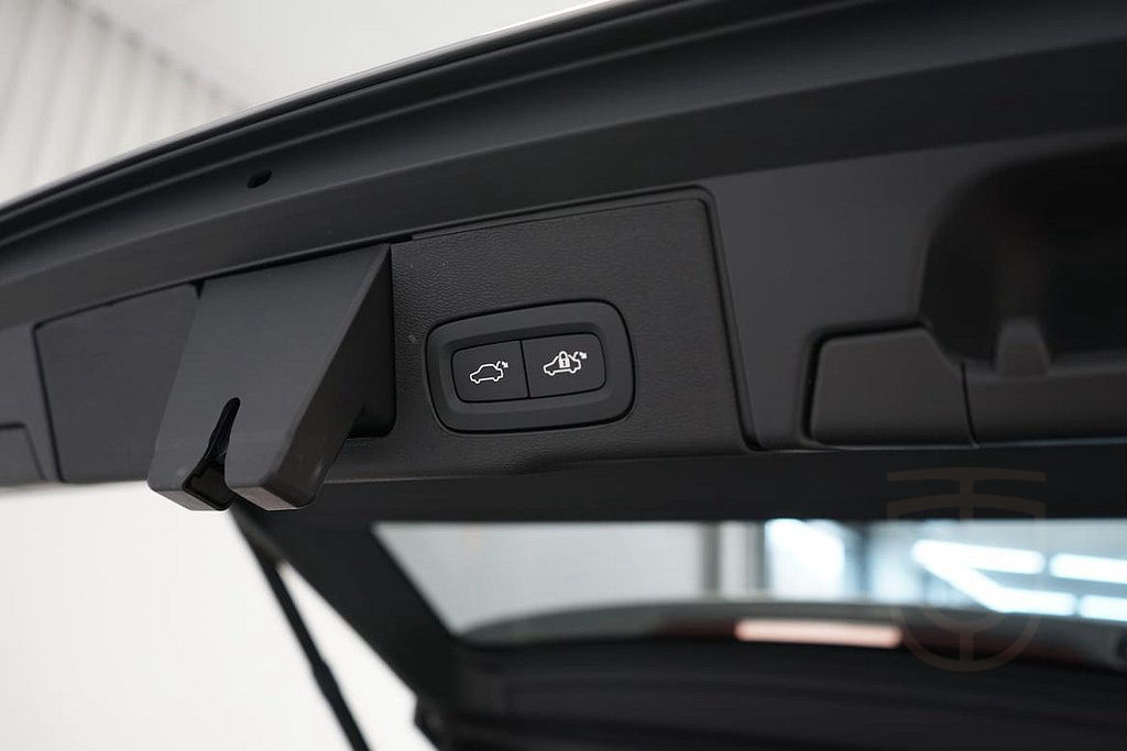 Volvo XC60 T6 Ultra Dark