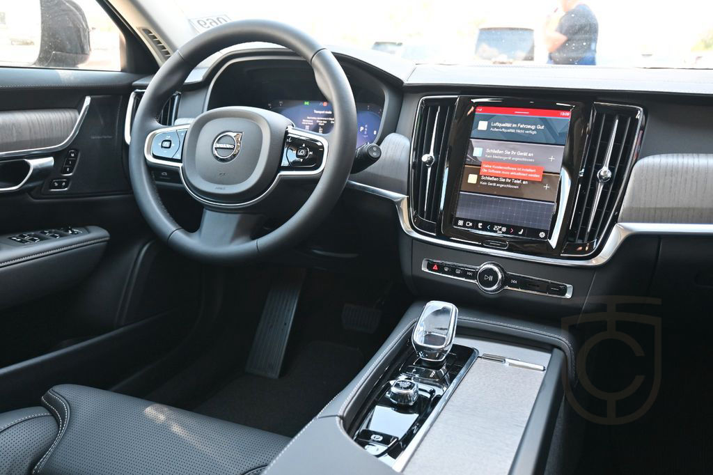 Volvo V90 B4 D AWD Cross Country Plus*Pano*STHZG*AHK