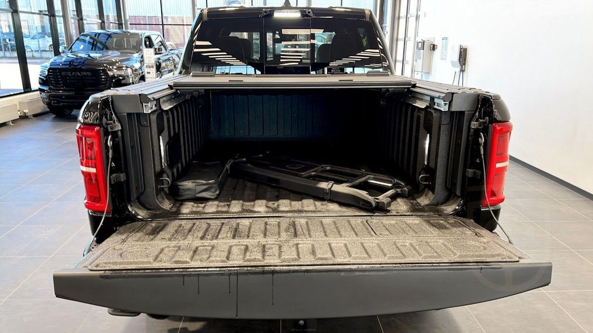 RAM 1500 Limited 4X4 NIGHT RB