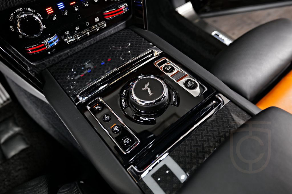 Rolls-Royce Cullinan Black Badge / PANO / MASSAGE / AUDIO