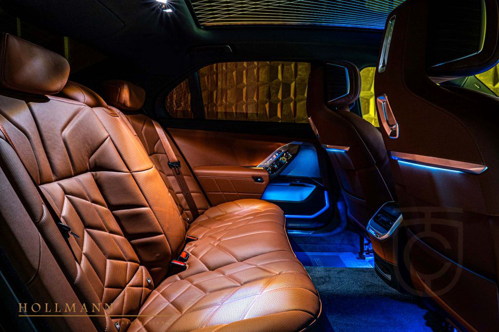BMW M760e xDrive +SKY LOUNGE+M SPORT BRAKE SYSTEM+