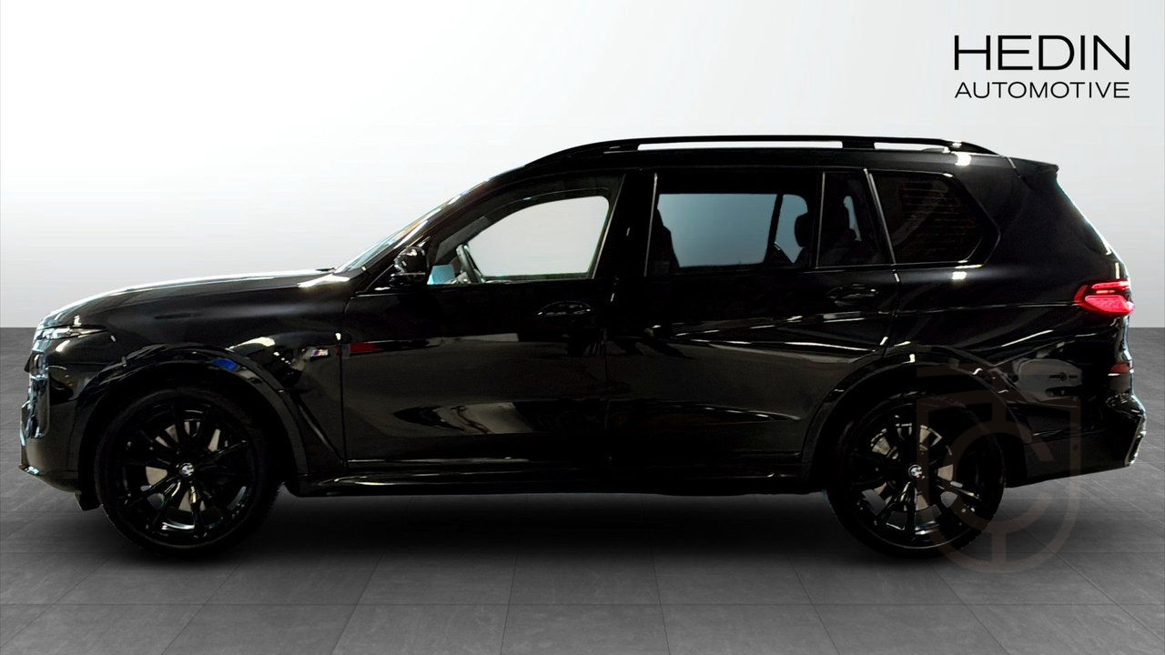 BMW X7 xDrive40i B&W