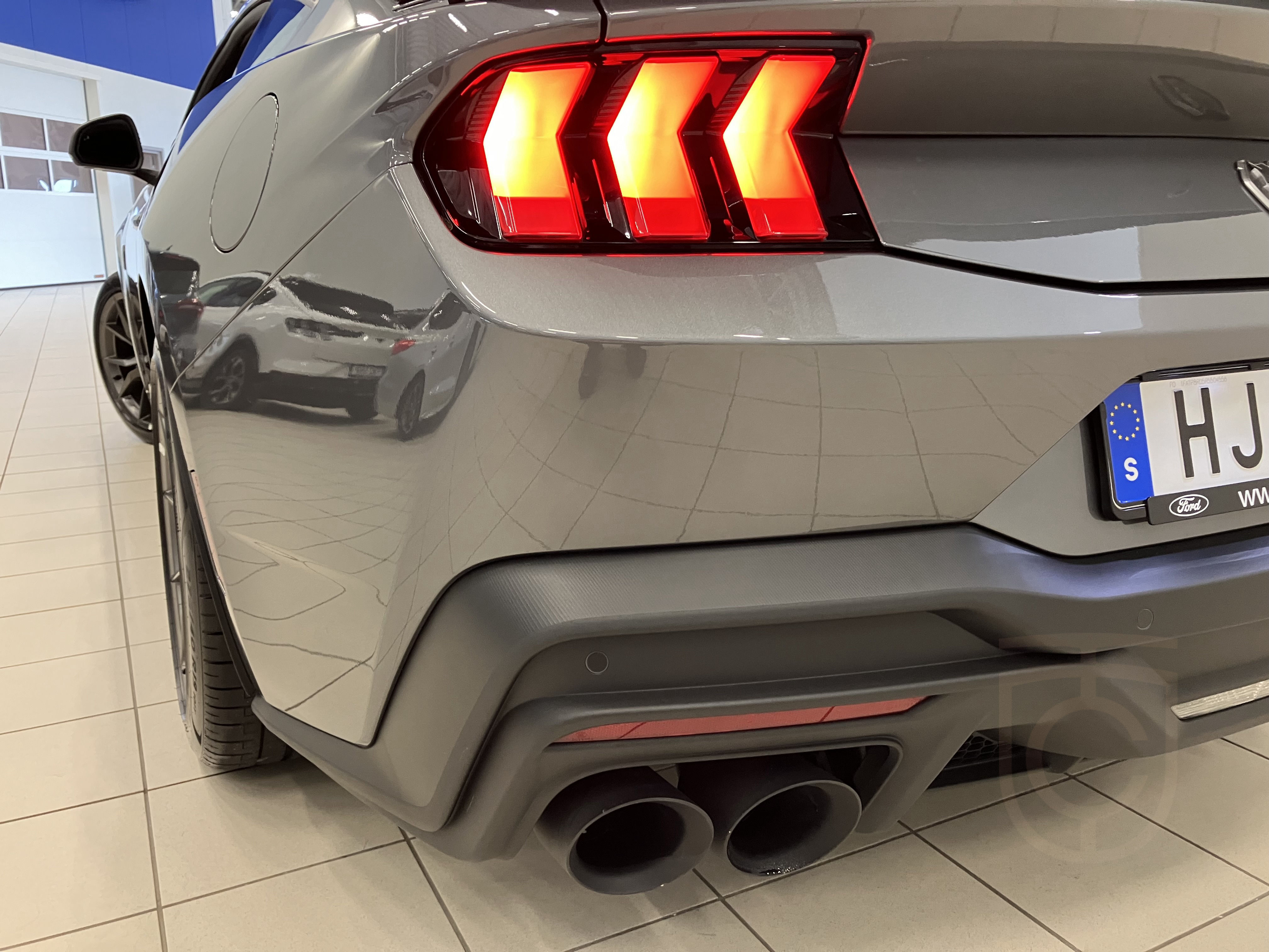 Ford Mustang Dark Horse
