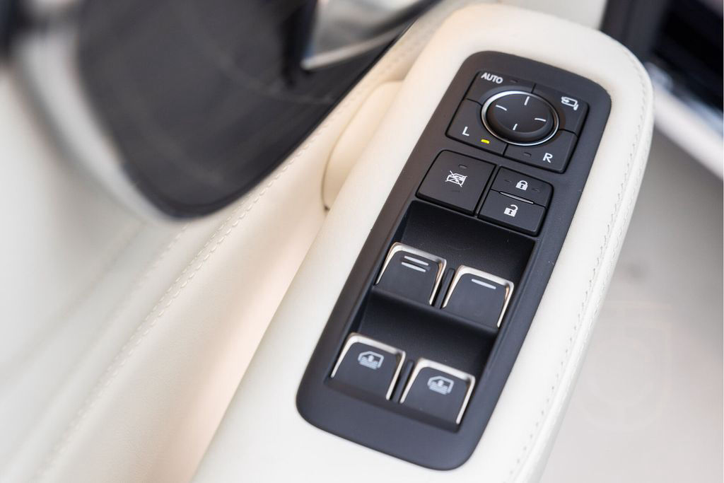 Lexus LS 500 500h AWD President Line | Ottoman seat |