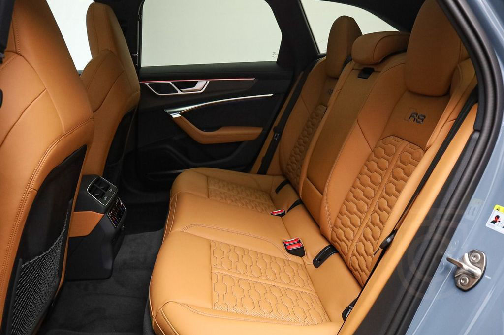 Audi RS 6 Avant HUP*KERAMIK*305KMH*LASER*AHK*PANO