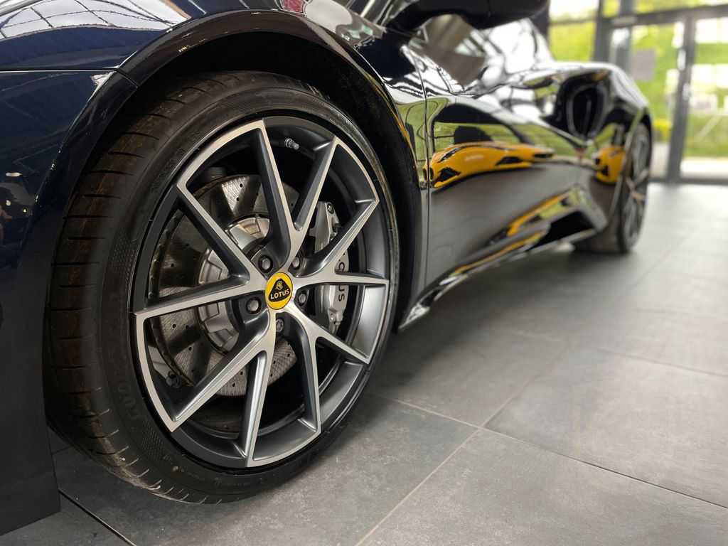 Lotus Emira i4 DCT FE Meridian Blau 999,- € mtl.