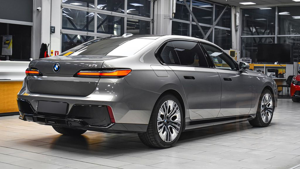BMW 750e xDrive M Sport Plug-in Hybrid Sportautomati