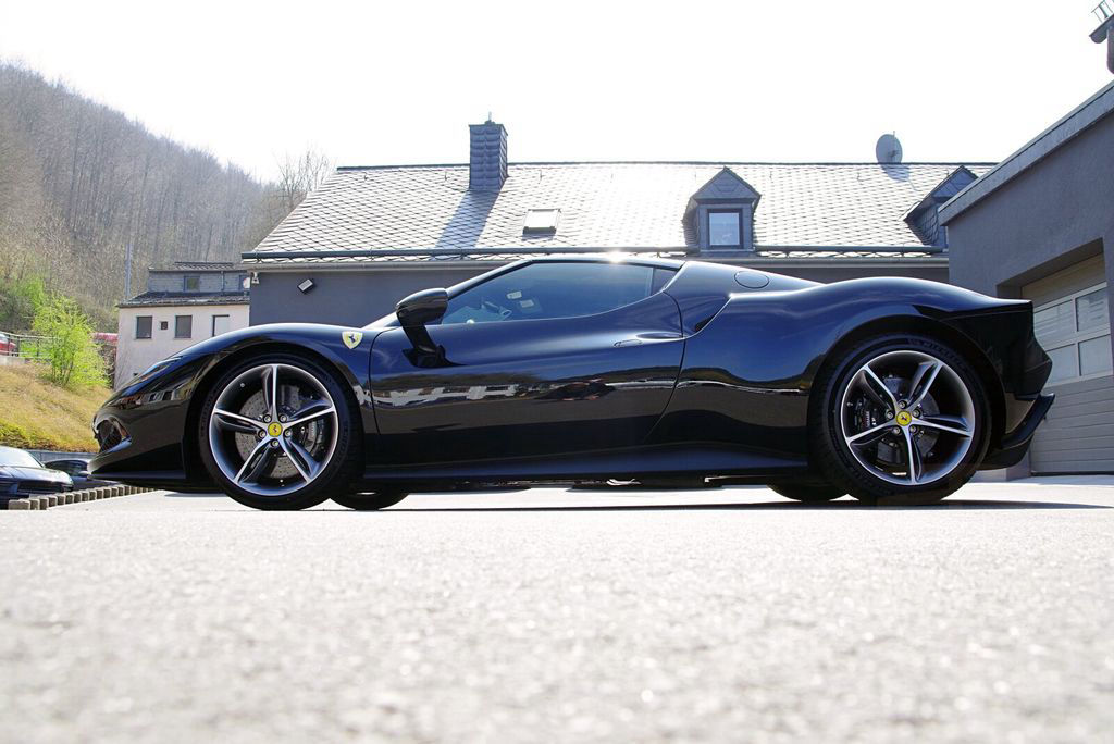 Ferrari 296 GTB*DaytonaRacingSeat,Lift,JBL,Carbon,Kamera