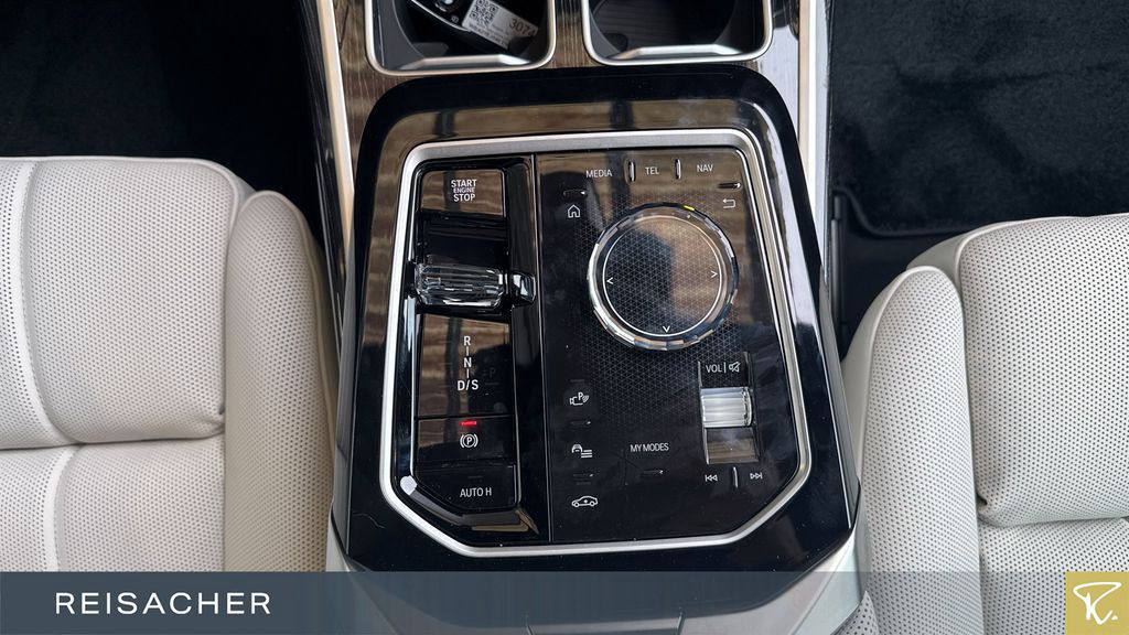 BMW 740d A xDrive M-Sport,M-Sport PRO,SkyLou,AHK,DAP