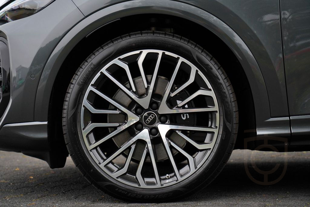 Audi SQ5 PANO LUFTFEDER TECH PRO MMI PRO STD.HZG AHK