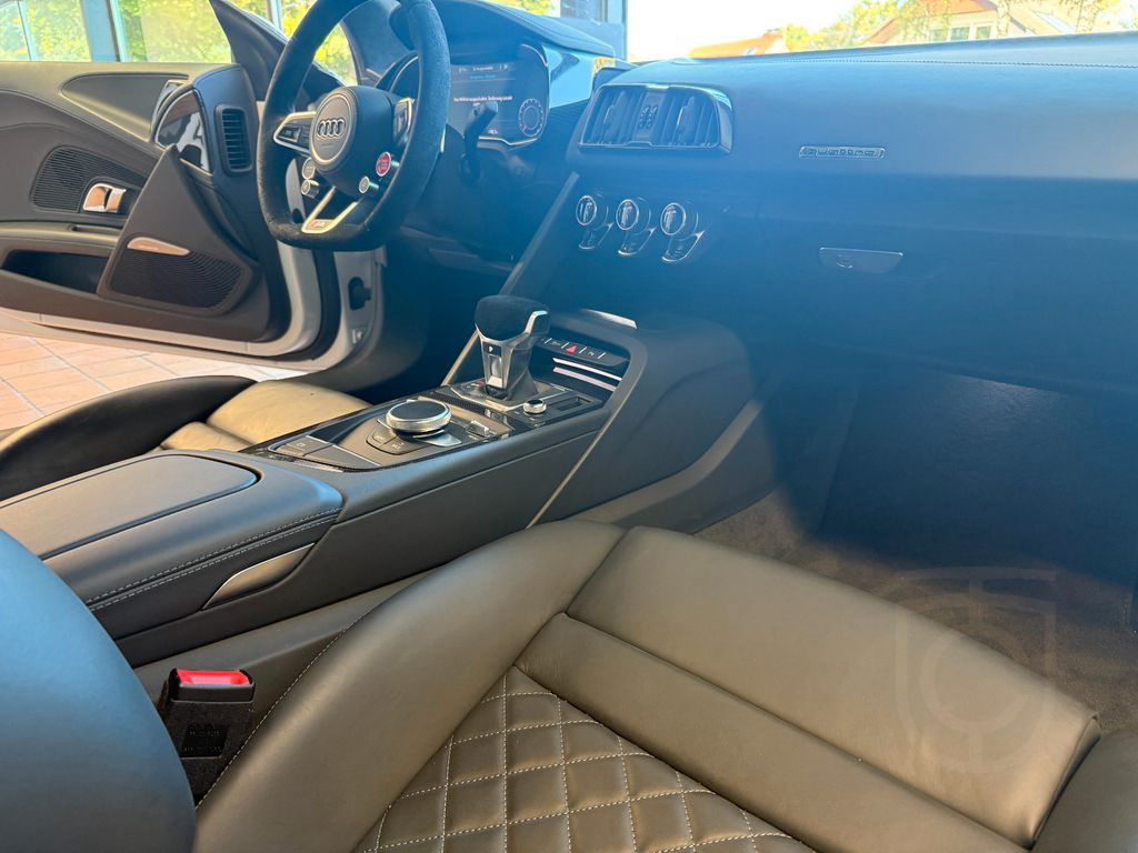 Audi R8 Coupe 5.2 FSI quattro performance/K.Brem/Carb