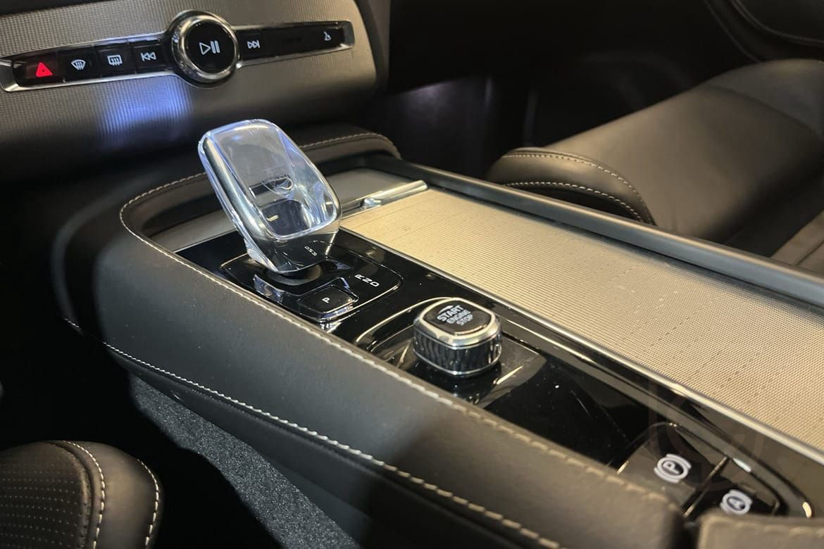 Volvo XC90 Recharge T8 Ultimate Dark Edition