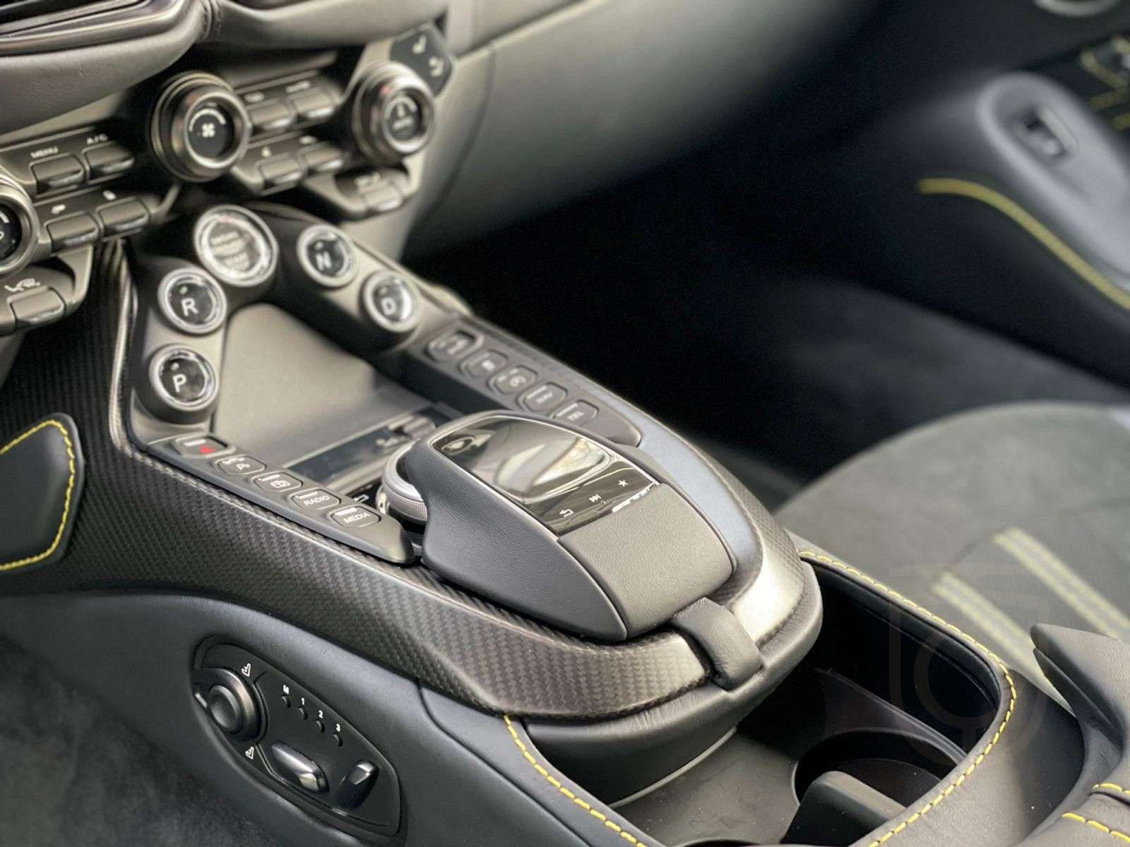 Aston Martin V8
