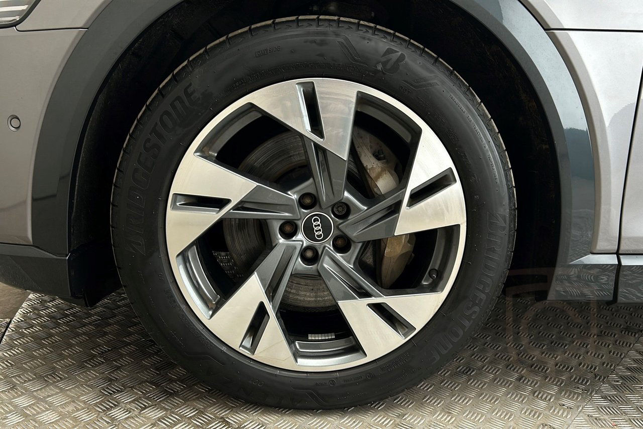 Audi E-Tron 55 Quattro Proline Svart Optik