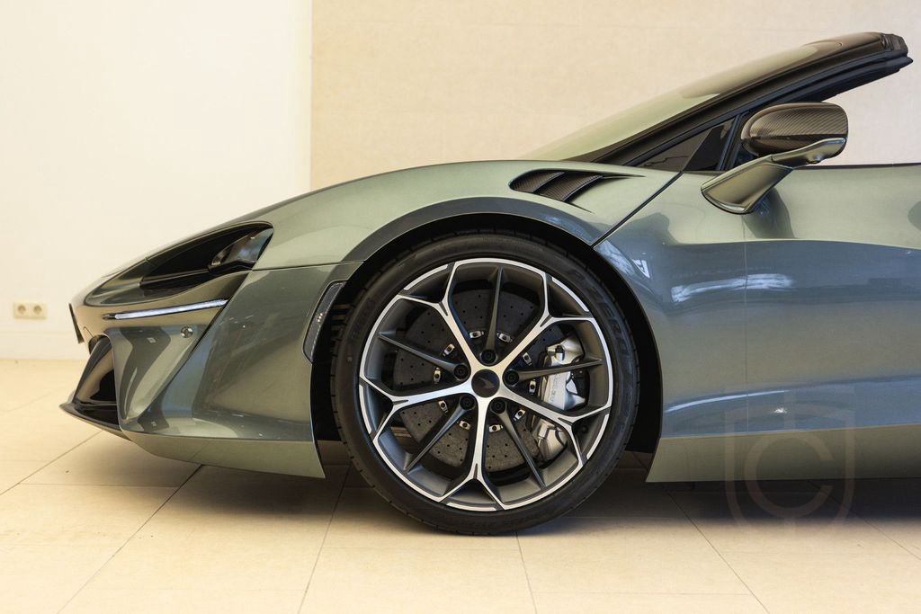 McLaren Artura Spider