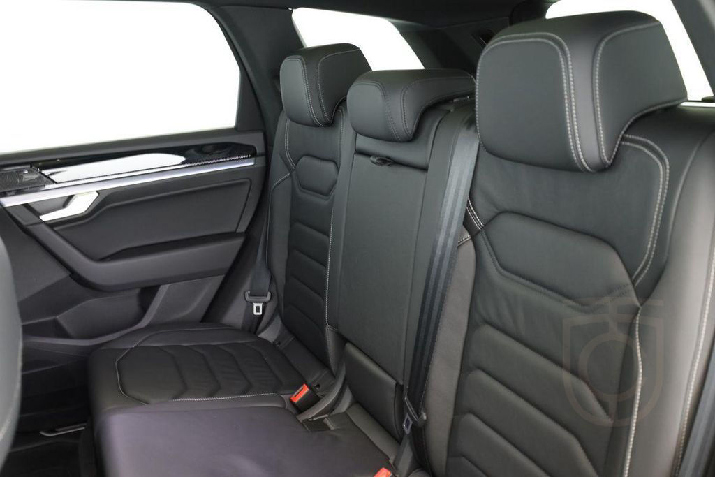 Volkswagen Touareg 3.0 TDI 4M R-Line Leder Pano DCC 22" AHK