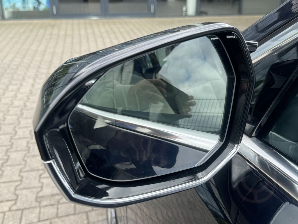 BMW M760e xDrive M Sport Massage Sitzlüft AHK DA-Pro