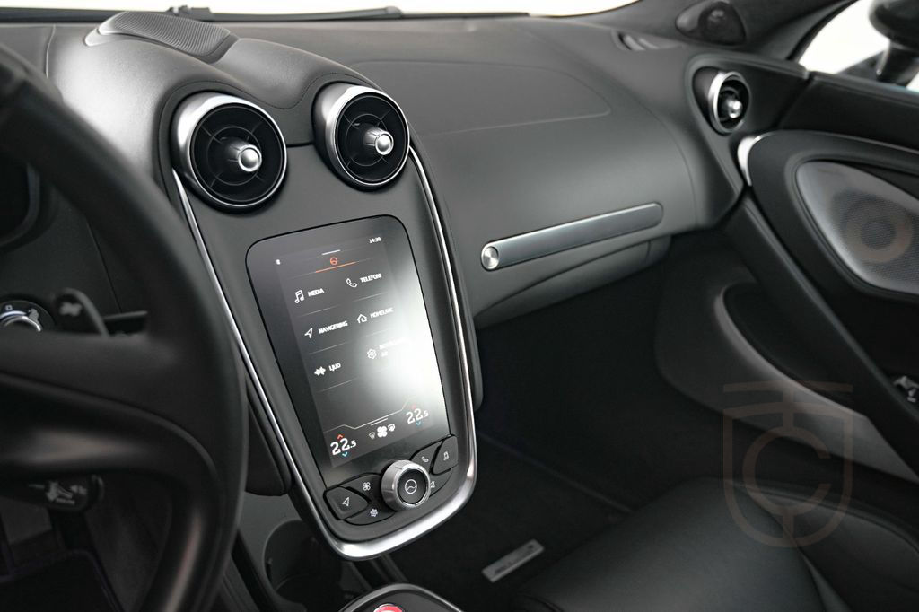 McLaren GT | Premium | Panoramic | B&W | Lift | VAT