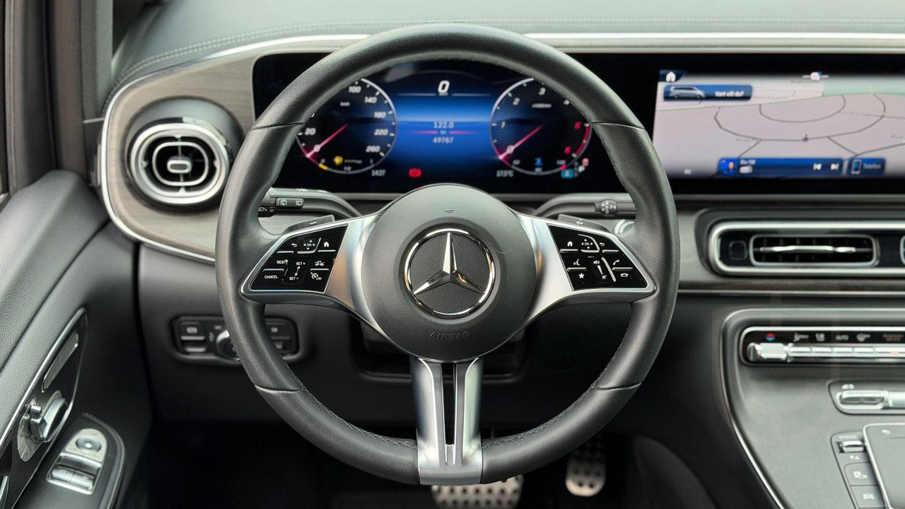 Mercedes-Benz V 300d 4MATIC 3.2t AMG Burmester 360