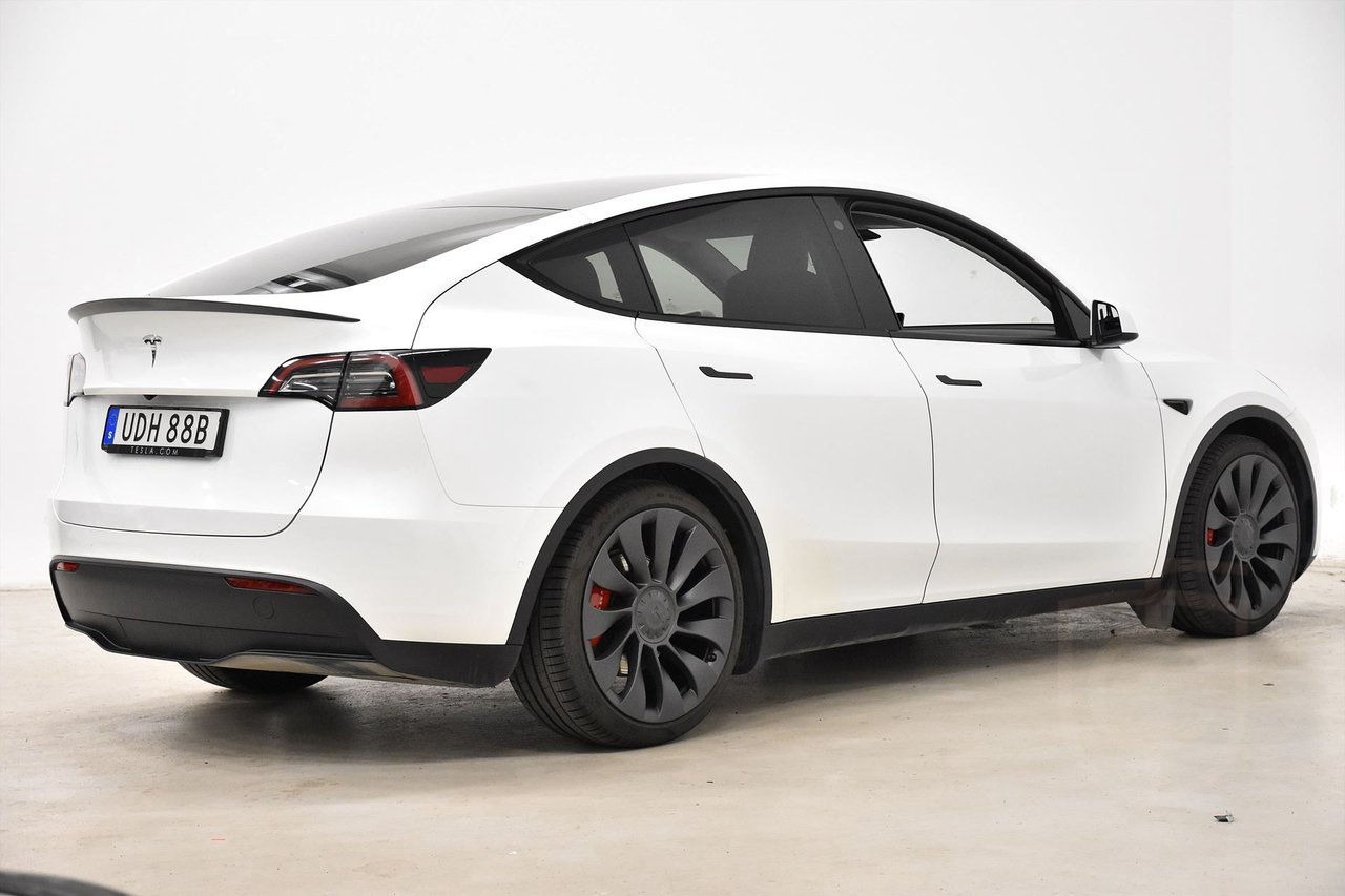 Tesla Model Y Performance AWD Pano