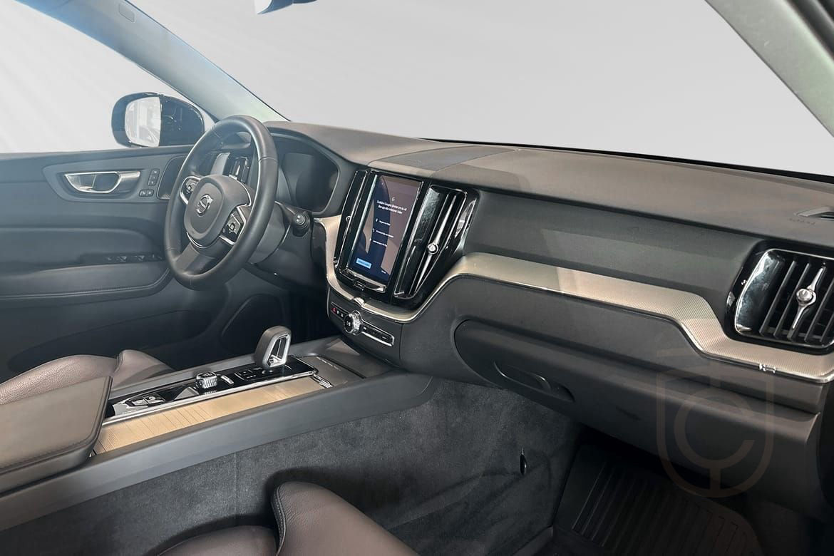 Volvo XC60 B4 AWD Diesel Plus Dark