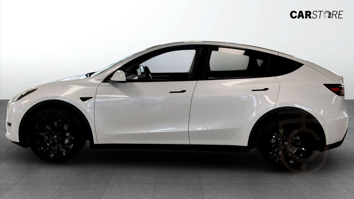 Tesla Model Y Standard Range RWD