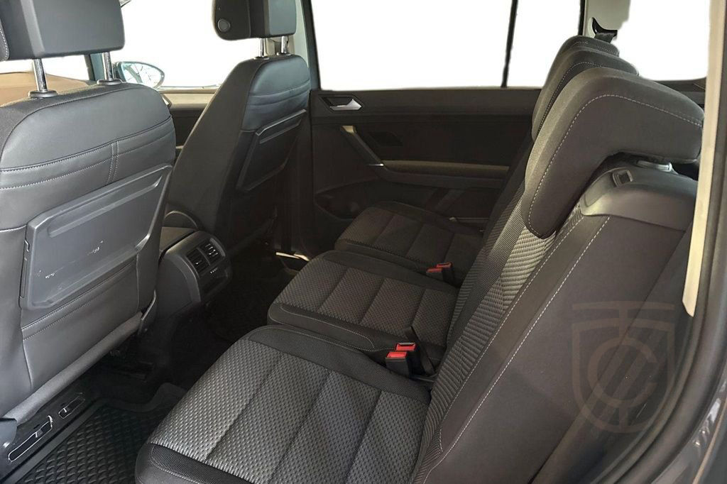 Volkswagen Touran 7-seater 1.5 TSI