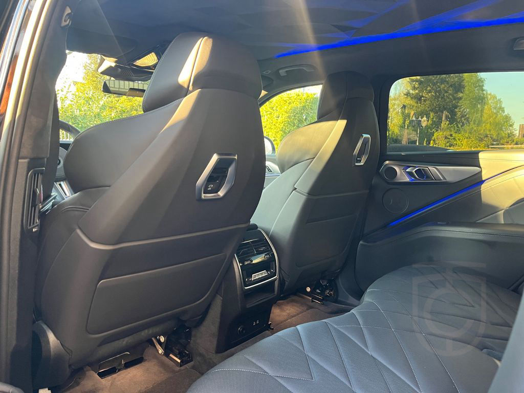 BMW XM Baureihe XM 50 e 23 Zoll Shadowl Sportabgas