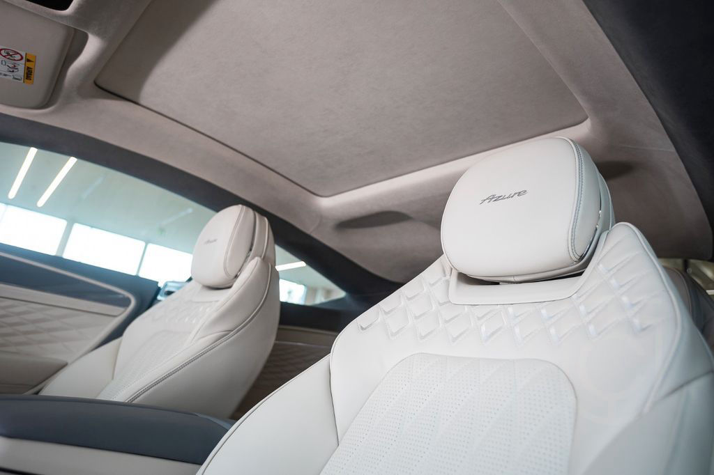 Bentley Continental GT Azure - Naim, Blackline spec.