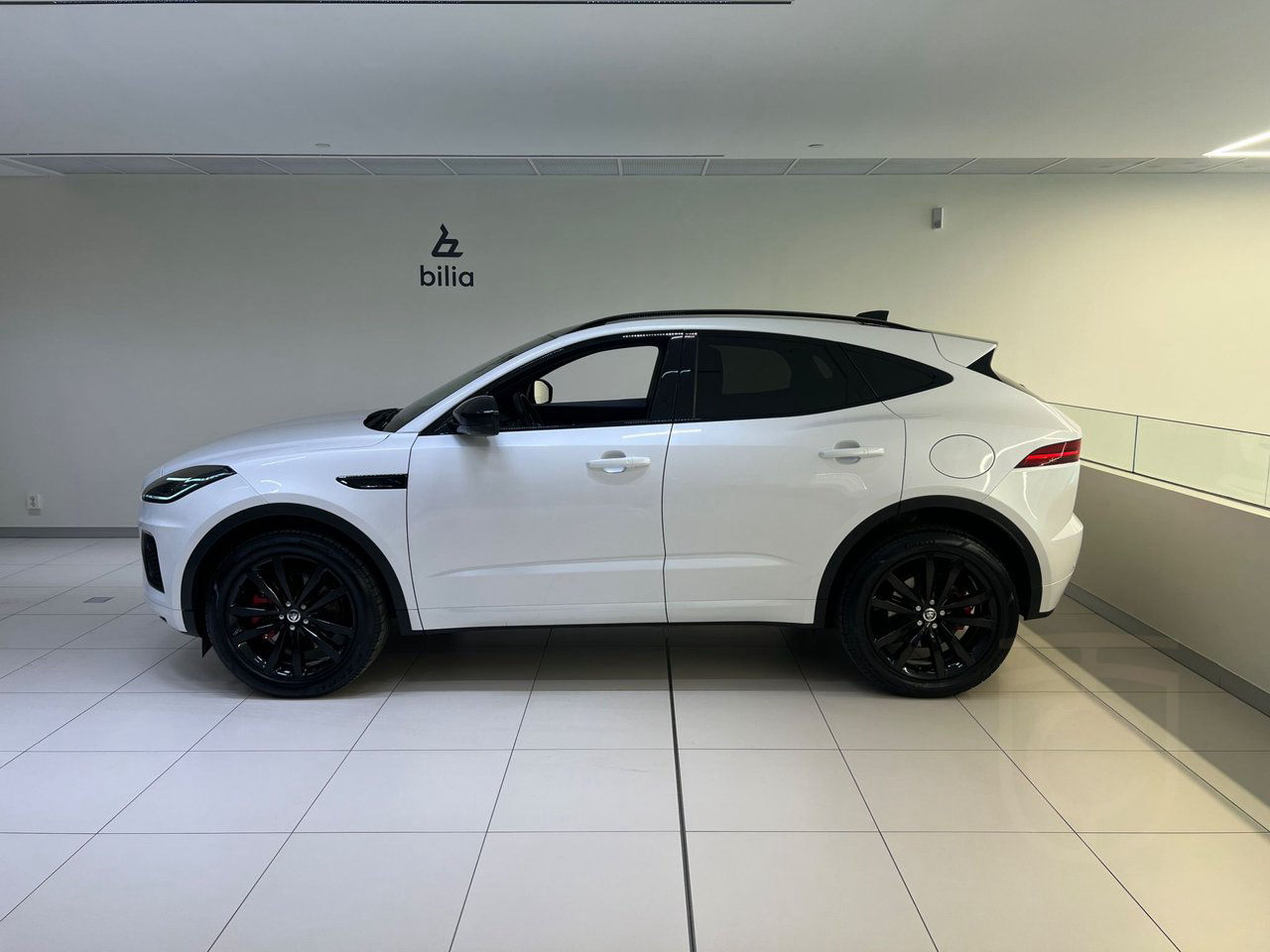 Jaguar E-Pace P300e PHEV R-Dynamic