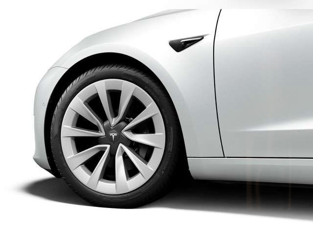 Tesla Model 3 Standard Reichweite Plus Hinterradantrieb 2022