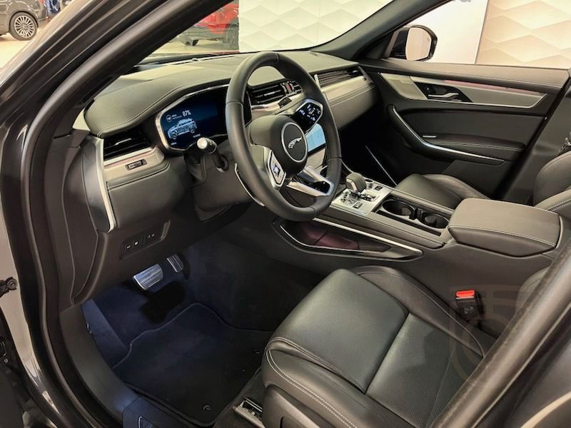 Jaguar F-Pace P400e