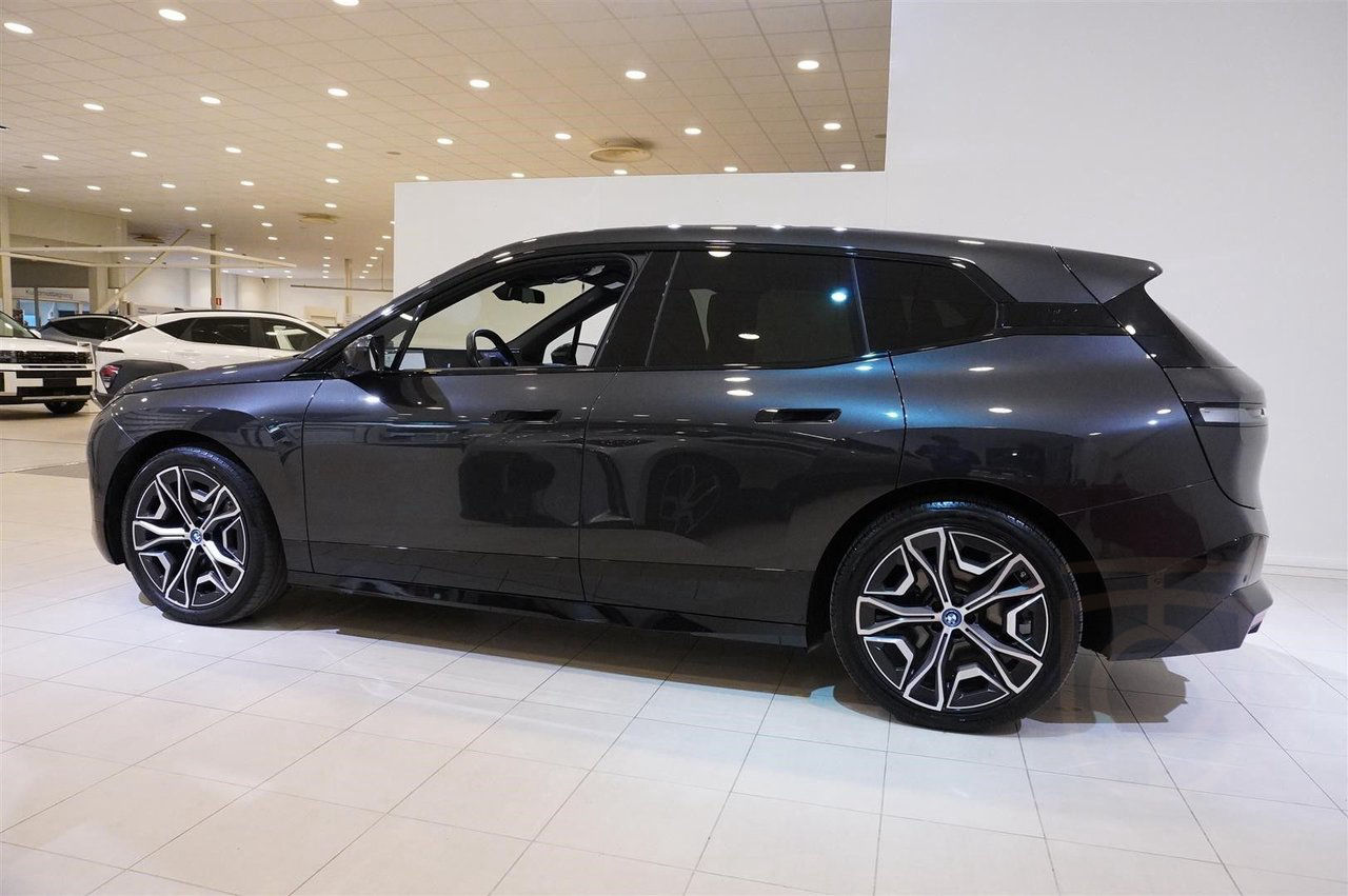 BMW iX xDrive50 Sportpaket Laserlights 22 Serviceavtal