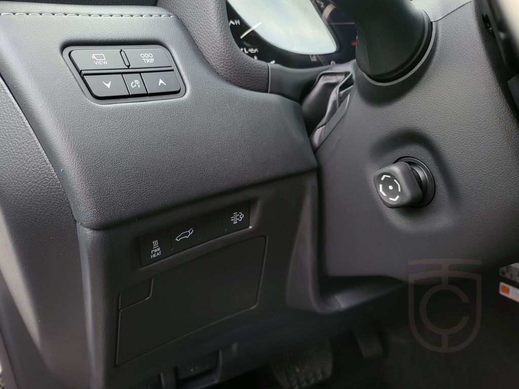 Lexus LX500+2025+FULL+RearTVs+12unitsBERLIN+EUvers&reg