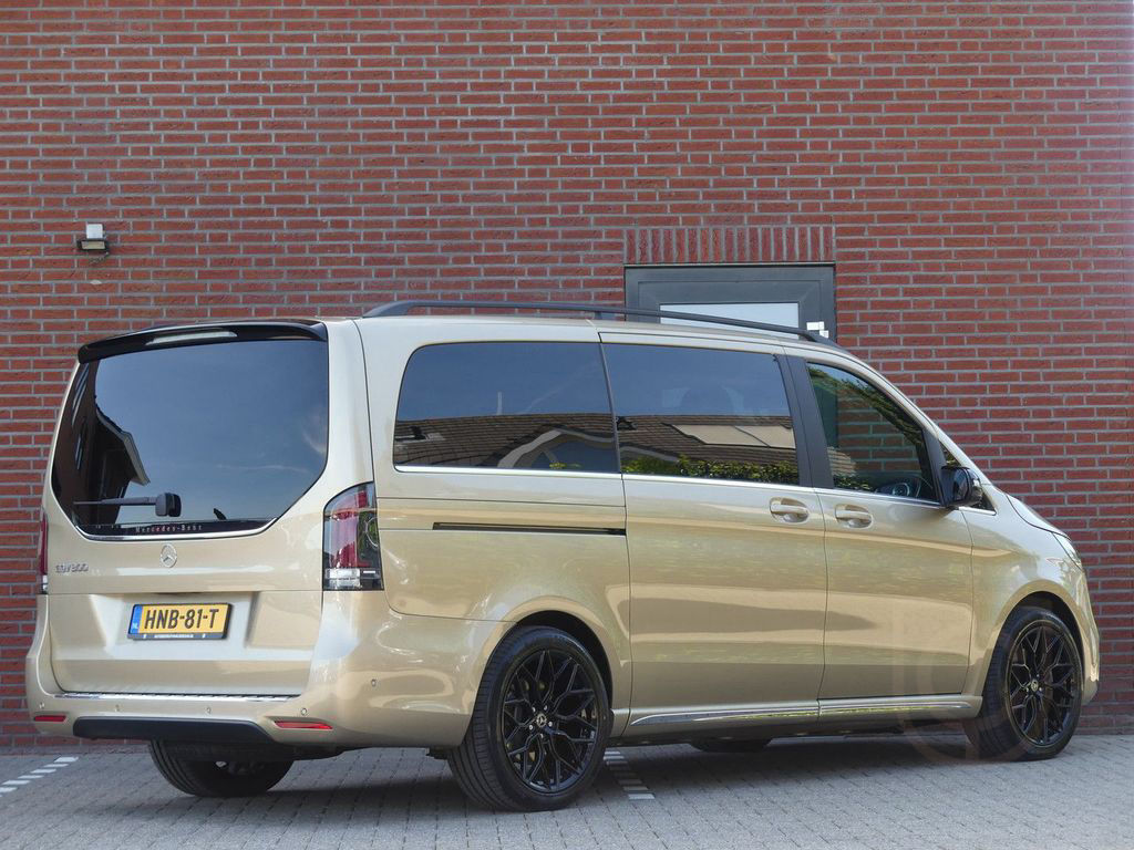 Mercedes-Benz EQV 300 L2 90 KWH AMG Line 7Persoons Leer/LED/Ca