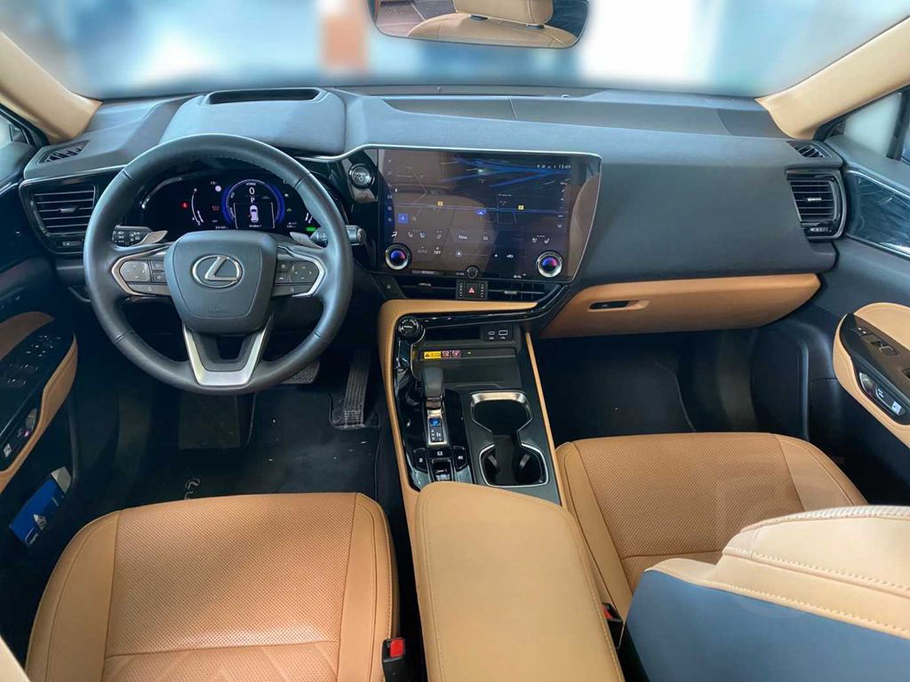 Lexus NX 350h Executive Line + Technik + Pano