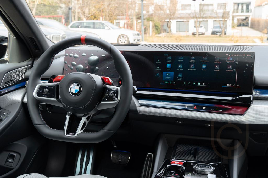 BMW M5 DR.ASS.PLUS.PANORAMA.B&W.360°.AHK.NEU MODELL