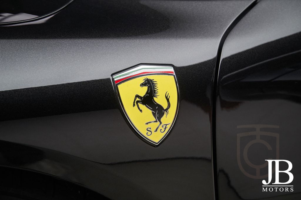 Ferrari 296 GTS Nero Daytona LIFT JBL CARBON SURROUND