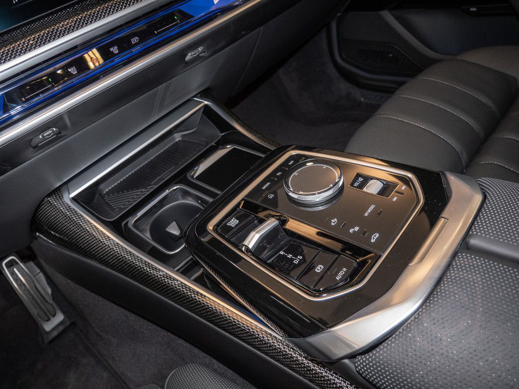 BMW 740d xDrive M-Sport ACC SITZBELÜFTUNG PANO 360°