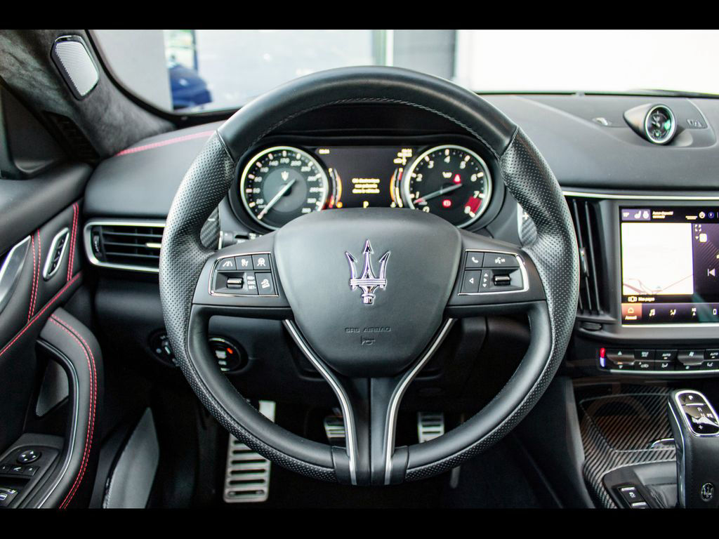 Maserati Levante V8 TROFEO°NERO ASSOLUTO°CARBON 2x°B&W