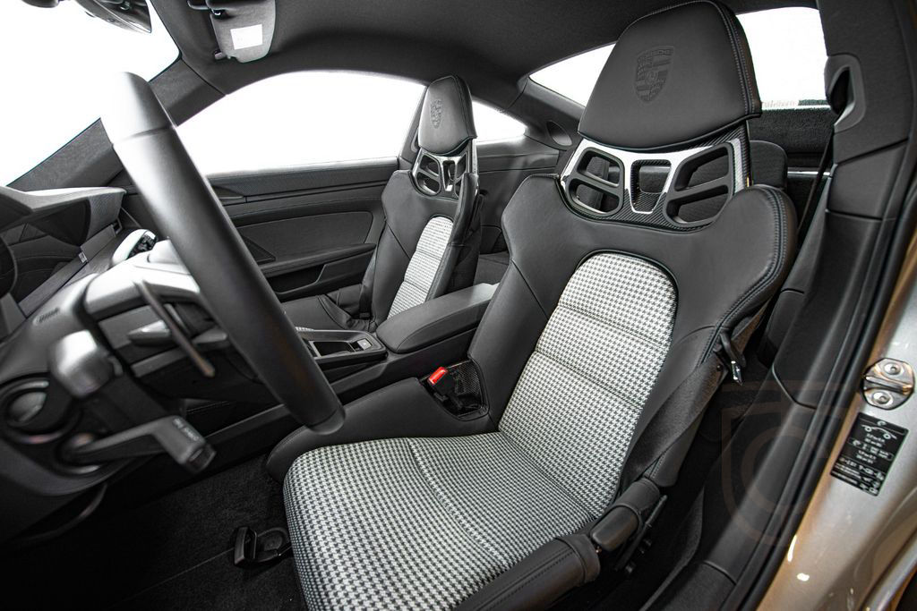 Porsche 992 GT3 Touring / 1520km / Houndstooth / VAT