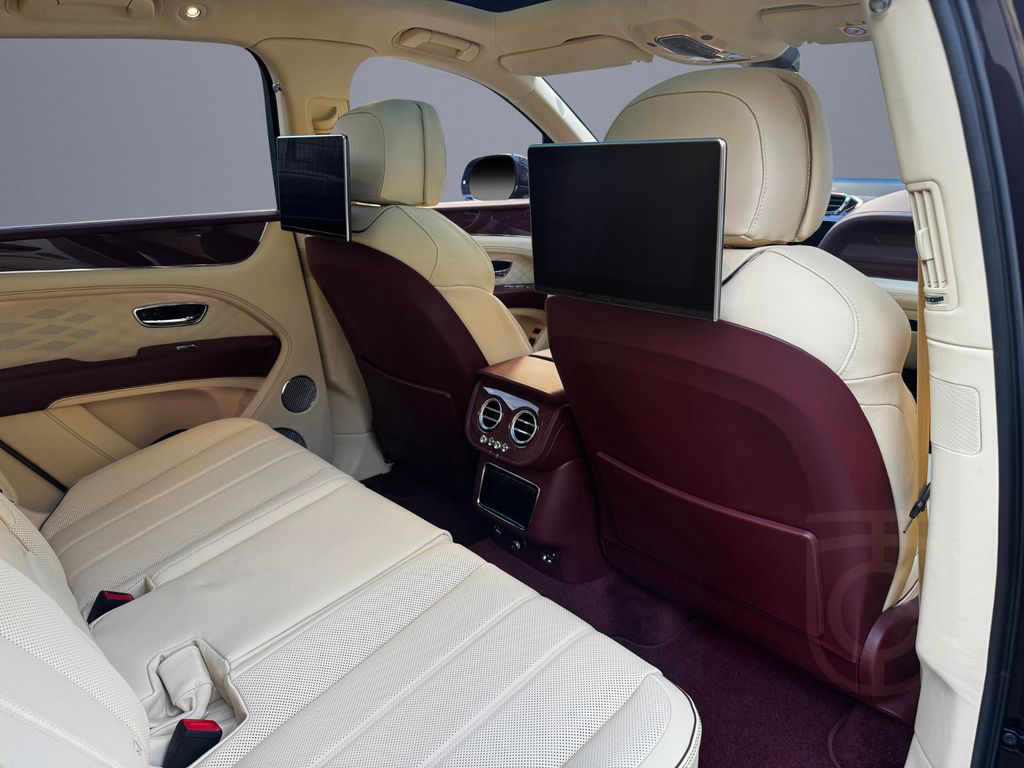 Bentley Bentayga AZURE V8 - MY25 - BENTLEY BERLIN -