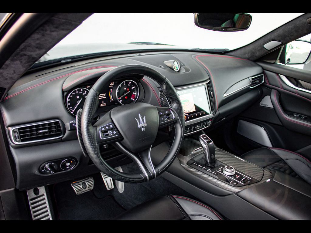 Maserati Levante V8 TROFEO°NERO ASSOLUTO°CARBON 2x°B&W