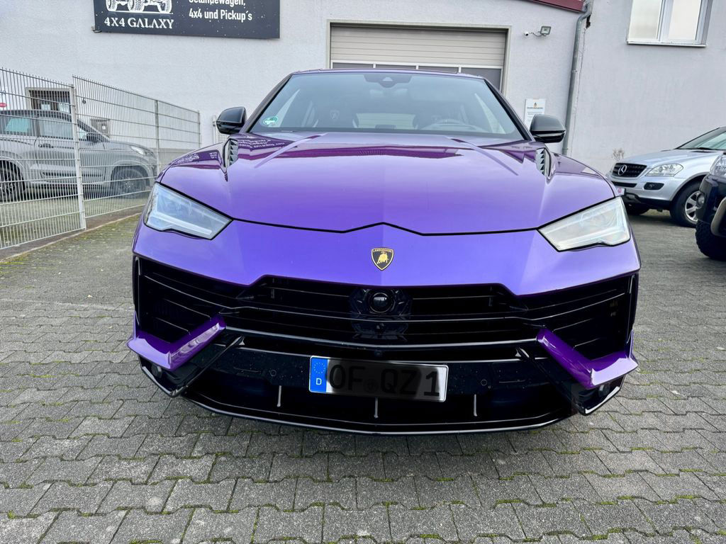 Lamborghini Urus S"Viola Mithras-Nero Ade / Akrapovic