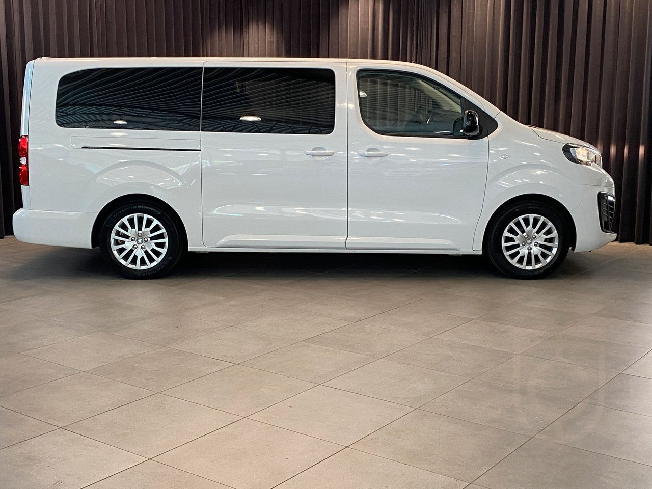 Peugeot Traveller e-TRAVELLER BUSINESS L3