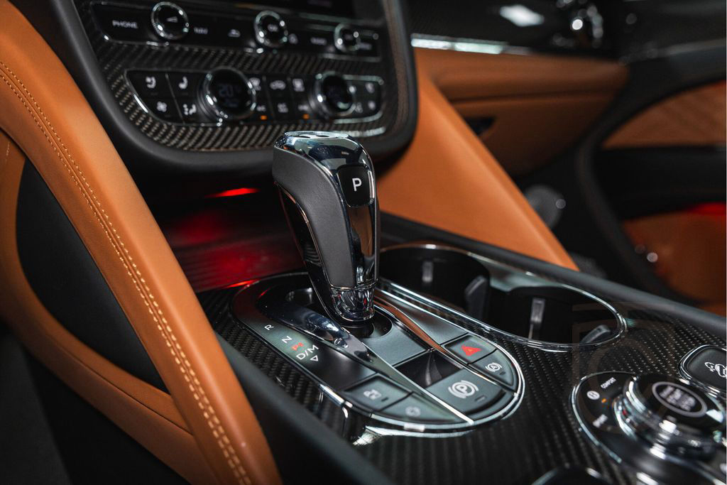 Bentley Bentayga Azure V8 |Black Line|Touring Spec|22" T