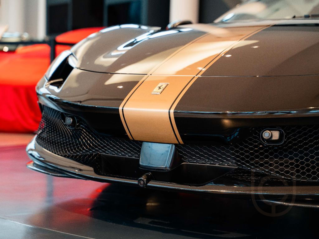 Ferrari 296 GTS Atelier*Lift*Carbon*Lackierte-Nummern