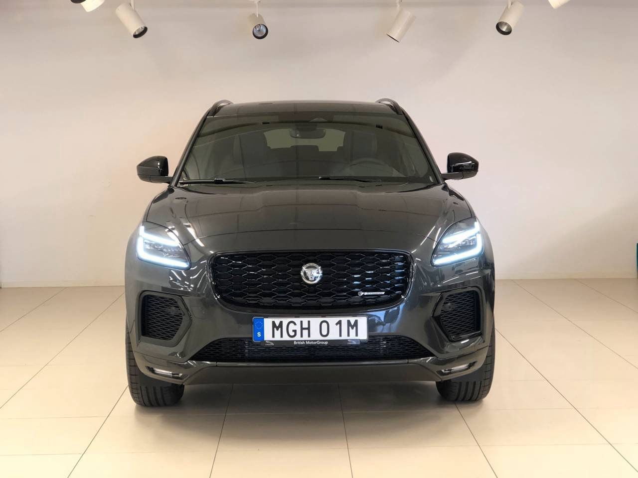 Jaguar E-Pace P300e