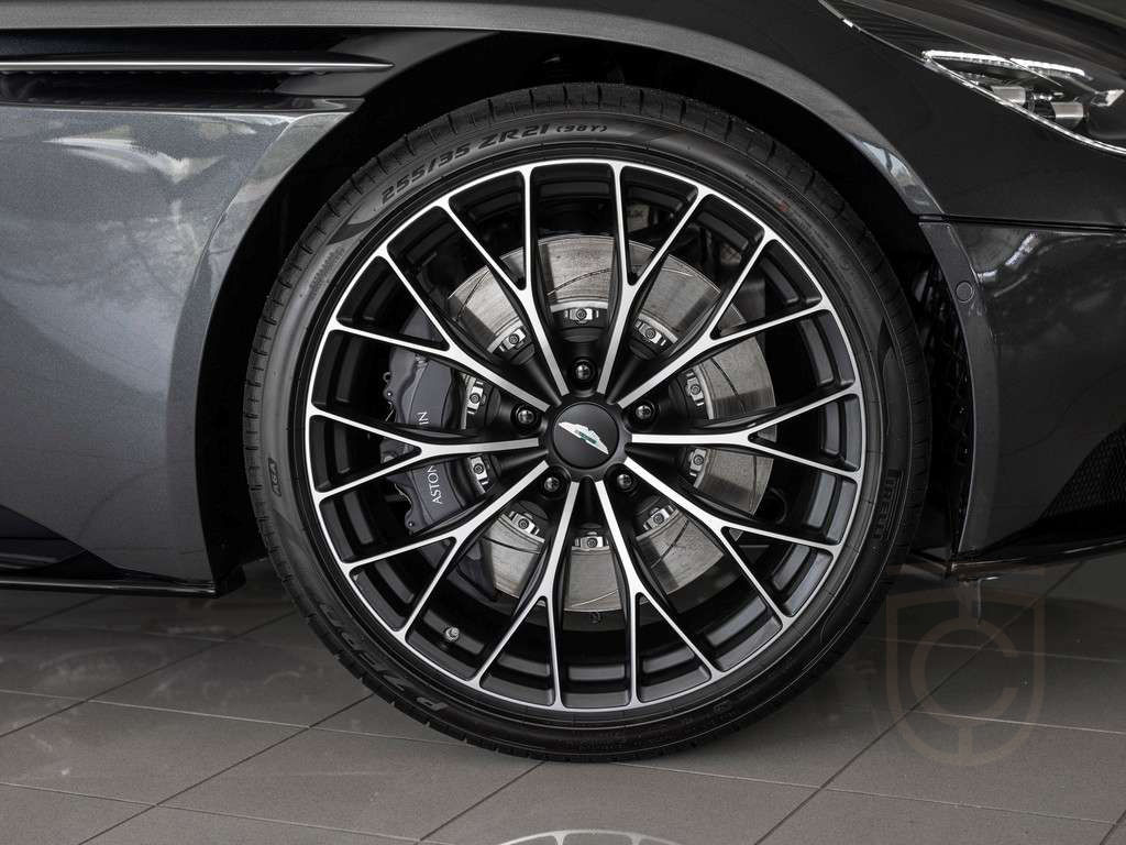 Aston Martin DB11 Coupe V8 Xenon Grey Onyx Black